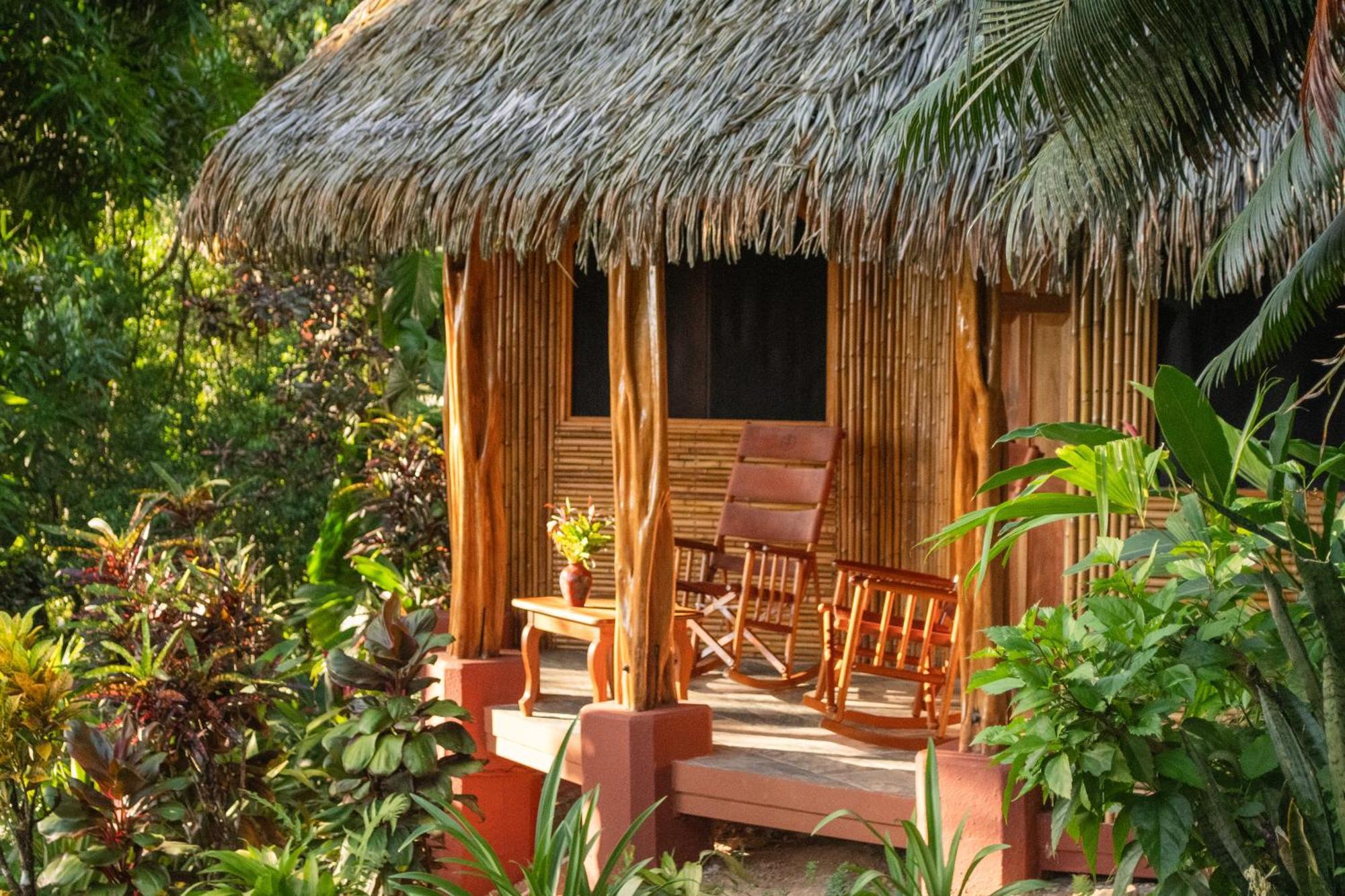 Luna Lodge Carate Luaran gambar