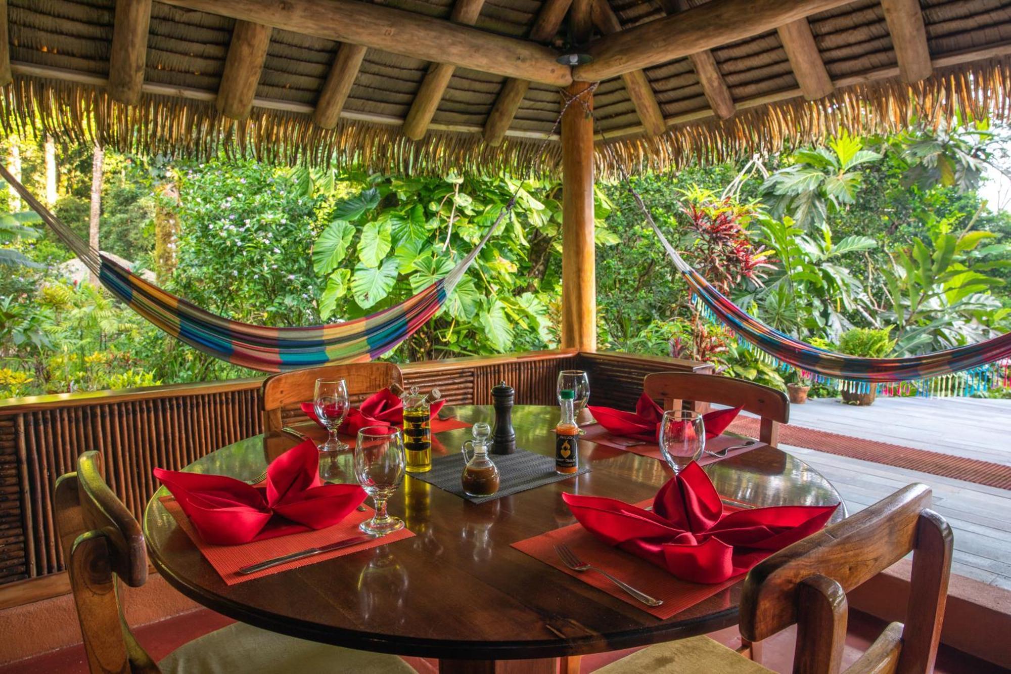 Luna Lodge Carate Luaran gambar