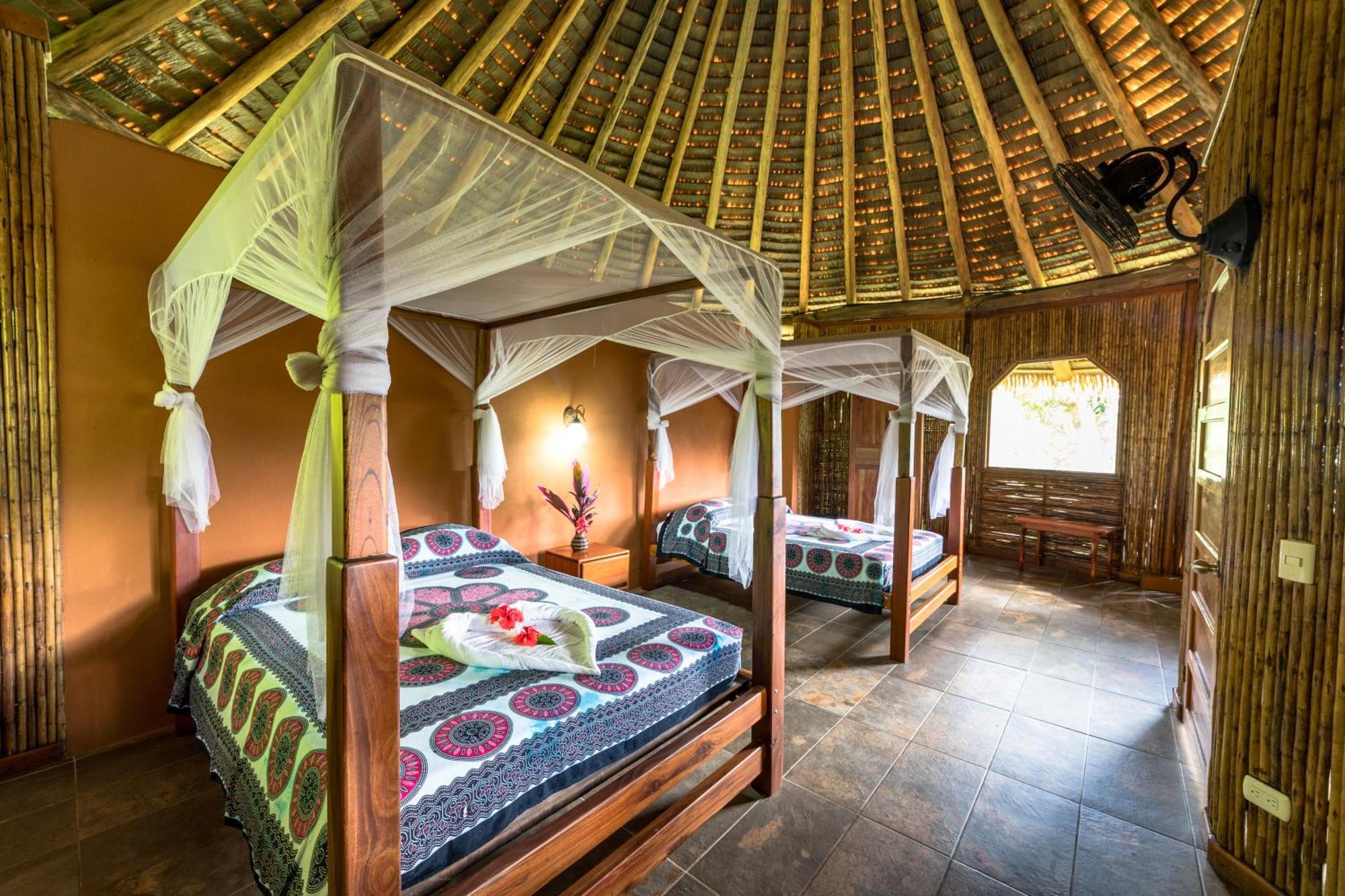 Luna Lodge Carate Luaran gambar
