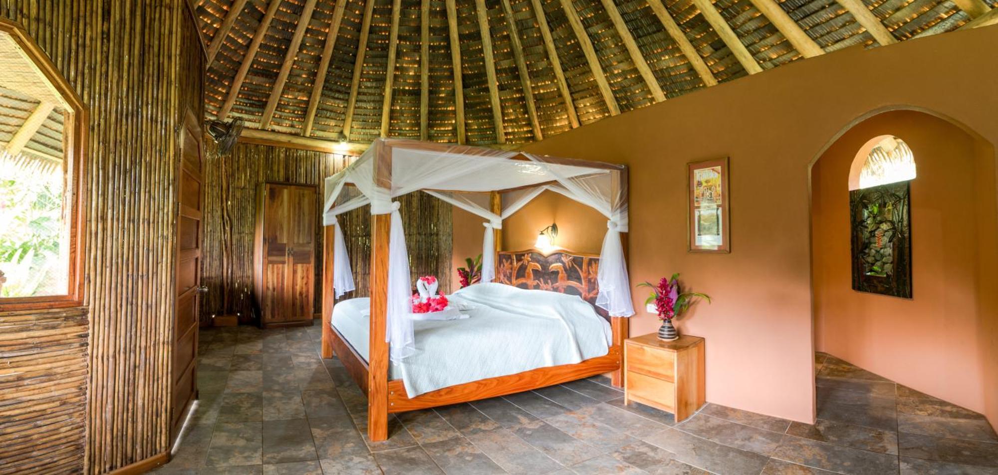 Luna Lodge Carate Luaran gambar