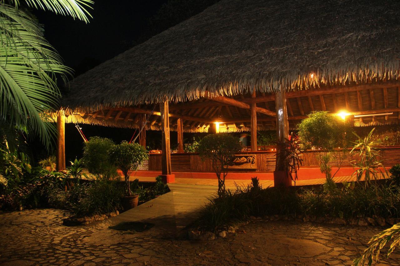 Luna Lodge Carate Luaran gambar