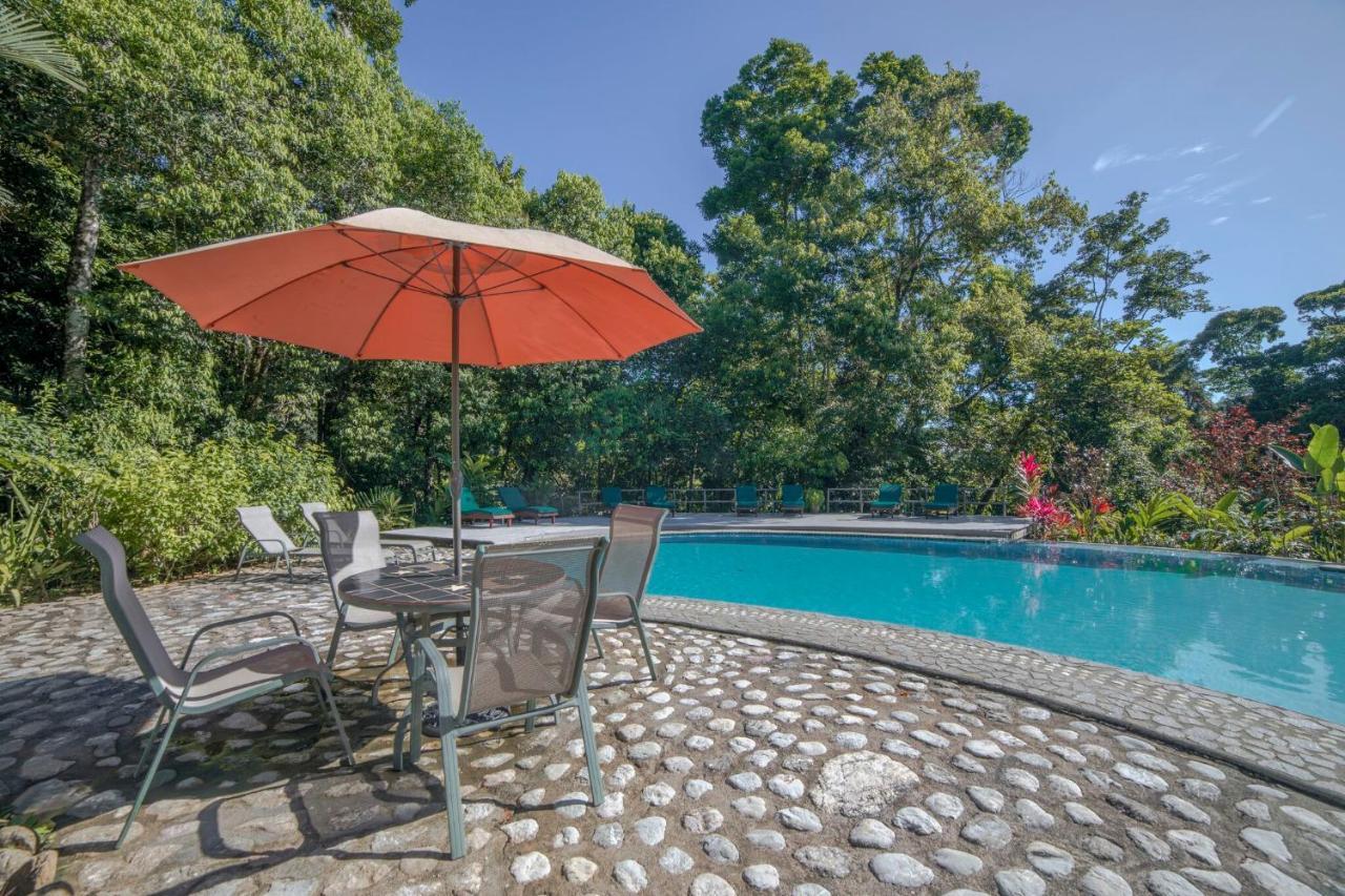 Luna Lodge Carate Luaran gambar